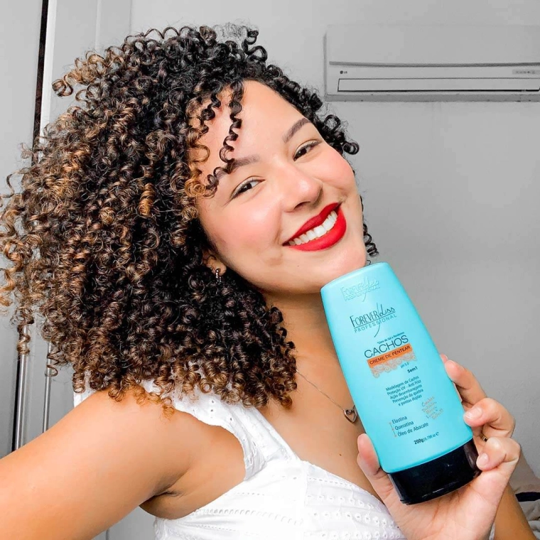 Produto Creme de Pentear Cachos 5 em 1 200g - Forever Liss